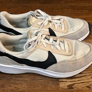 Nike Men's White and Black Sneakers